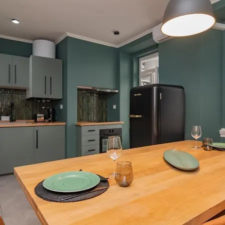Apartment Charming Tram 28 By Lovelystay *